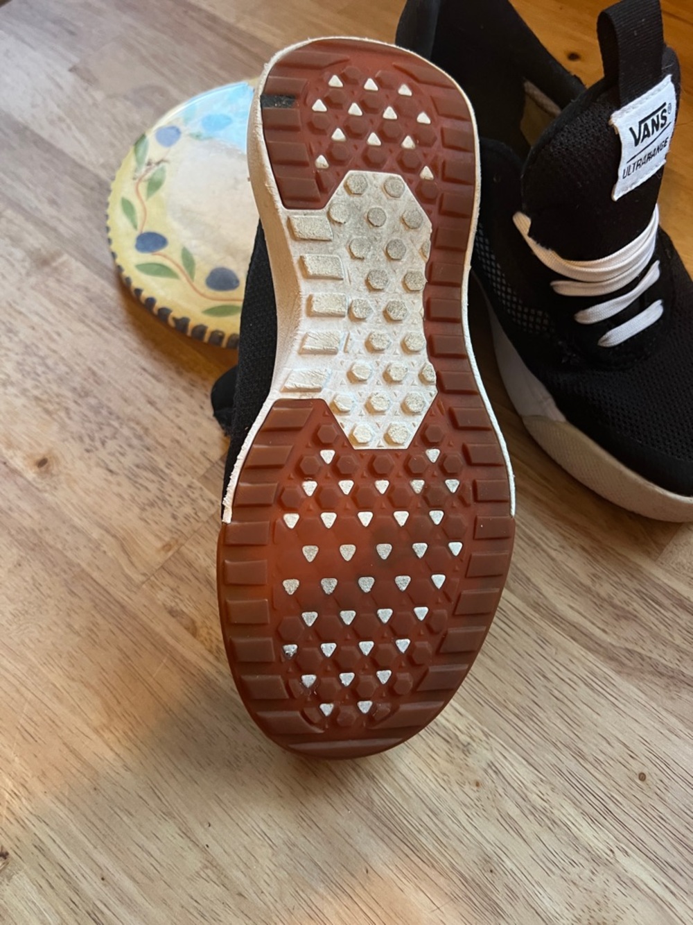 Vans women Black and White Ultrarange Sneakers - Picture 4 of 5